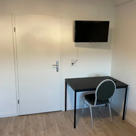 Apartment Delux Mit 4 Schlafzimmer Rastatt Esterno foto